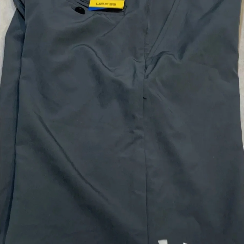 Under Armour Boys Golf Shorts Gray Loose Fit Size 20 NWT - Picture 3 of 5